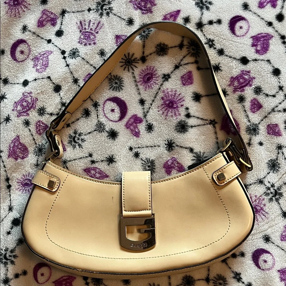 VINTAGE GUESS CURVE MINI PURSE - Picture 1 of 15